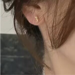 Minimal Gold Cross Stud Earrings - Sleek Everyday Jewelry